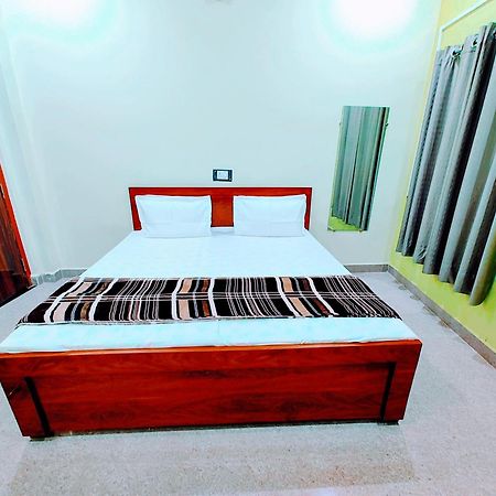 Hotel Raghukul Ayodhya Ngoại thất bức ảnh