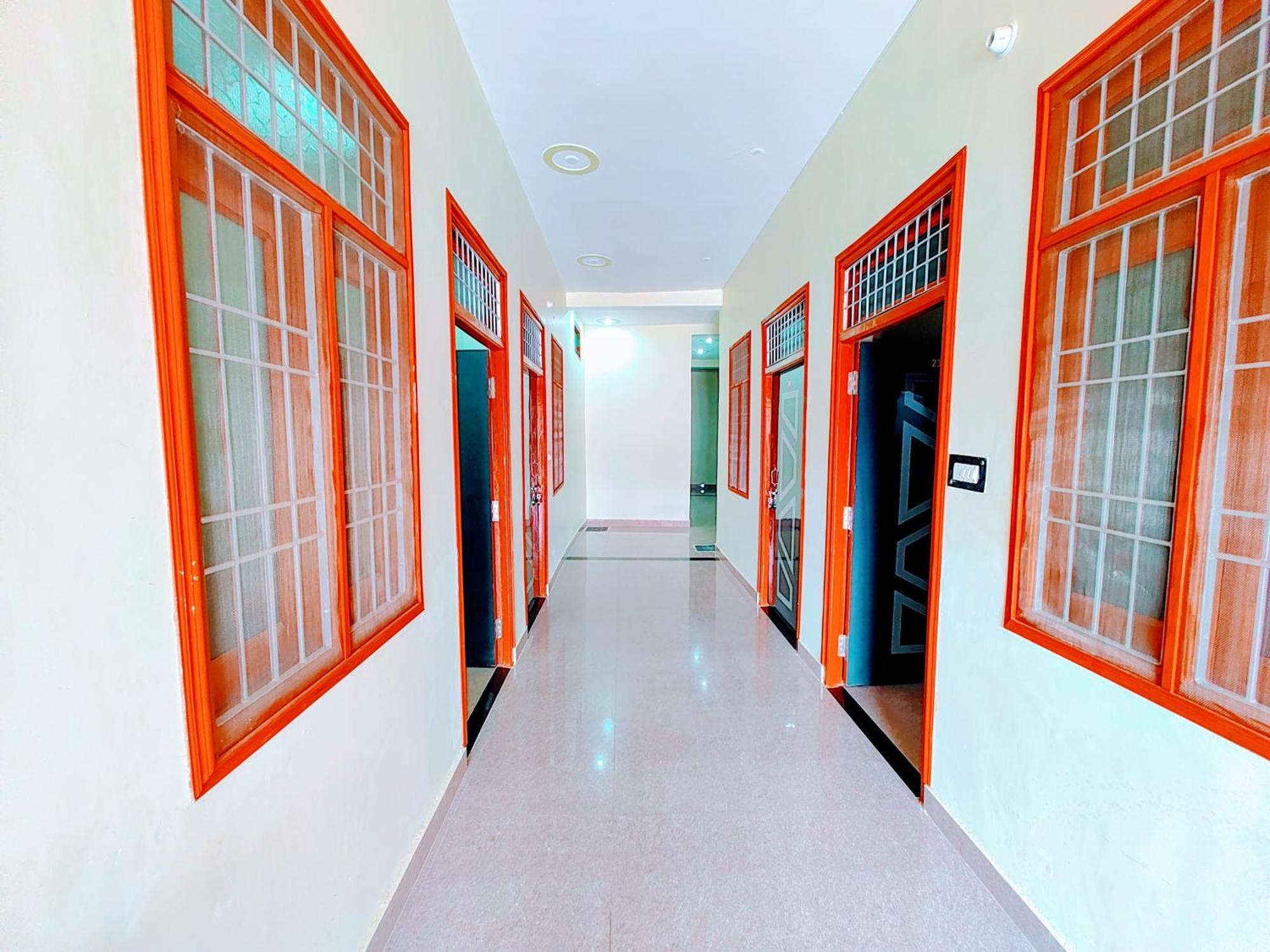 Hotel Raghukul Ayodhya Ngoại thất bức ảnh