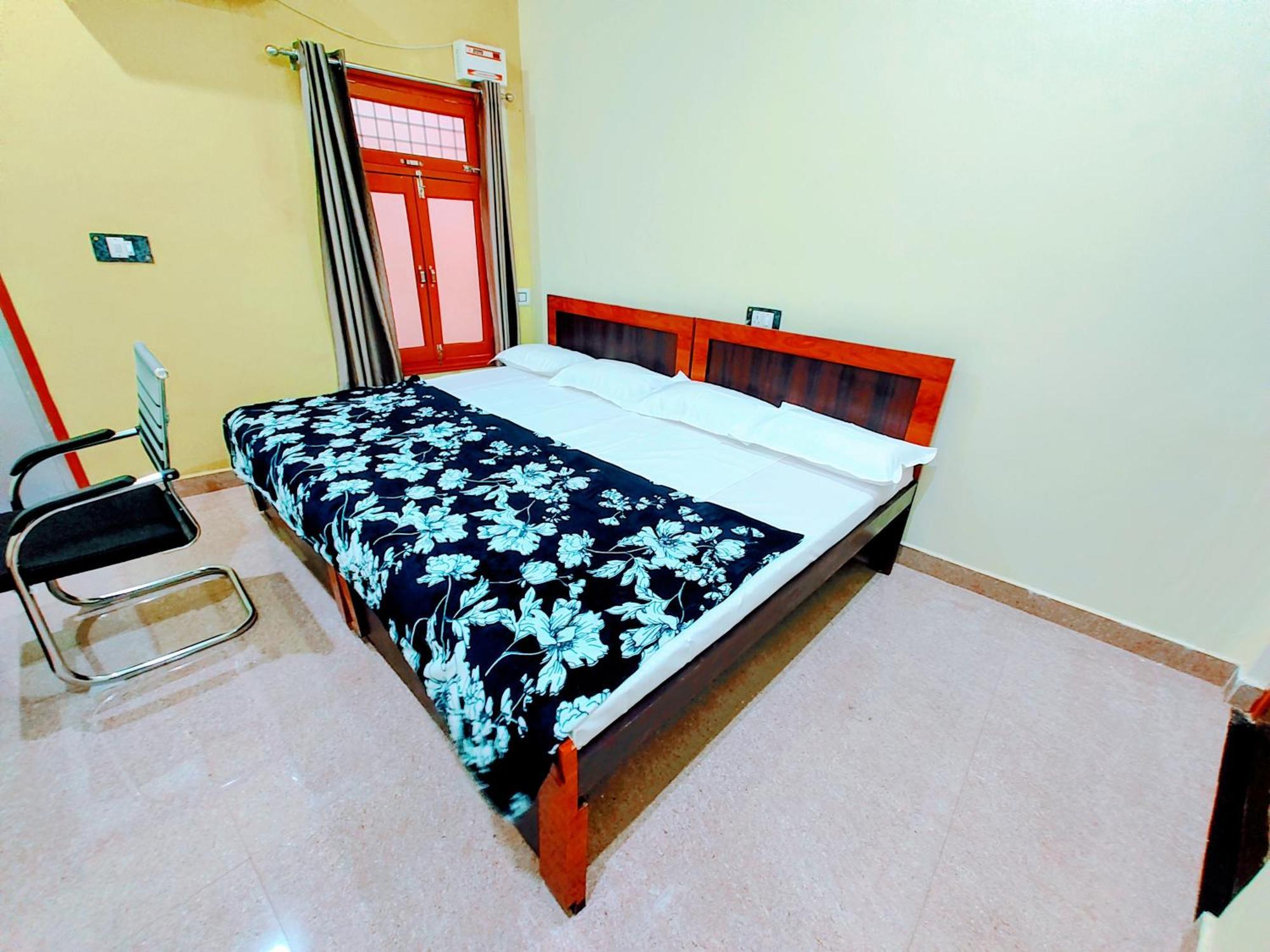 Hotel Raghukul Ayodhya Ngoại thất bức ảnh