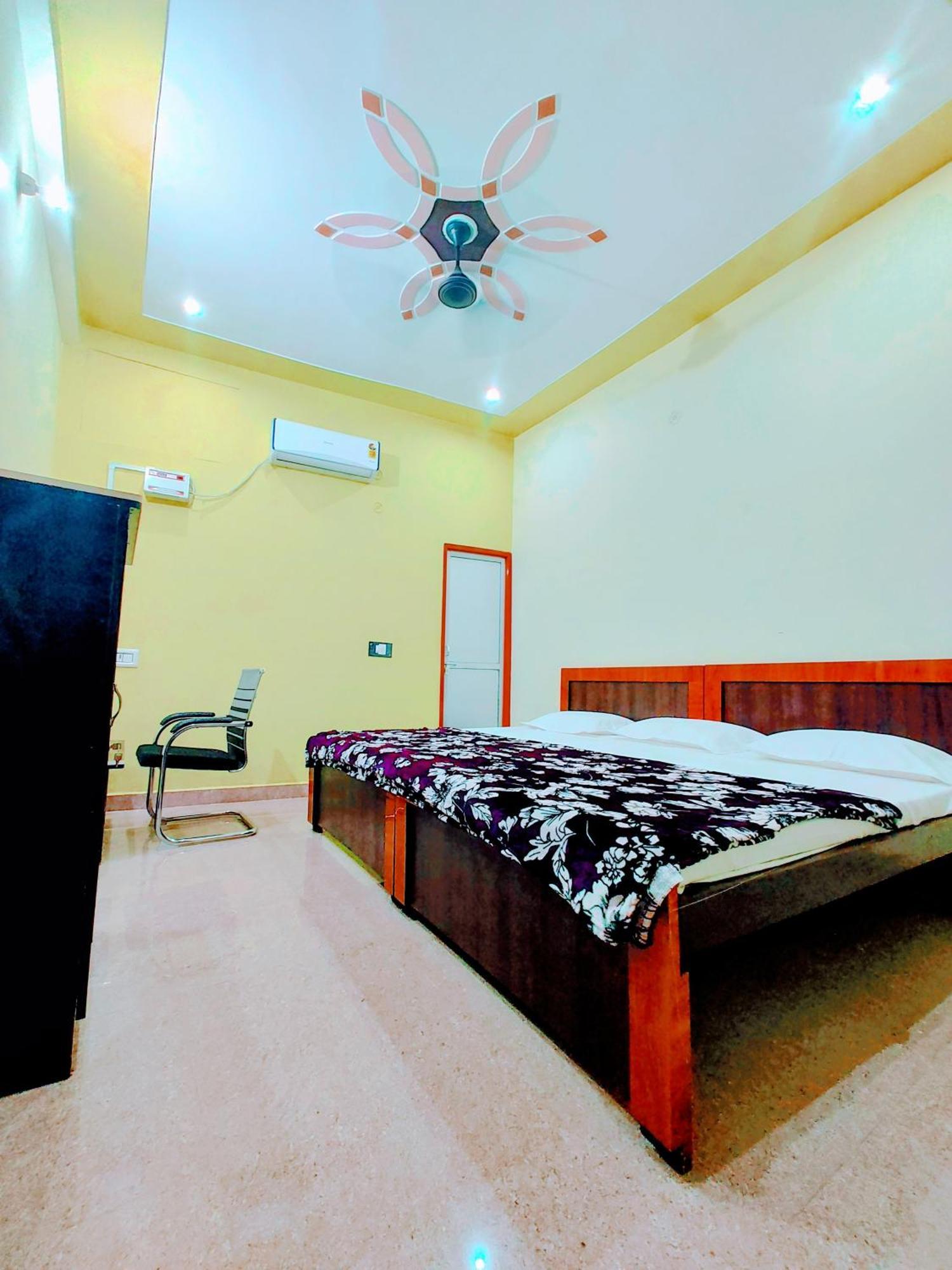 Hotel Raghukul Ayodhya Ngoại thất bức ảnh