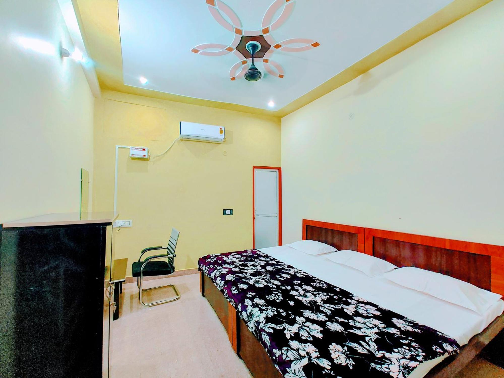 Hotel Raghukul Ayodhya Ngoại thất bức ảnh