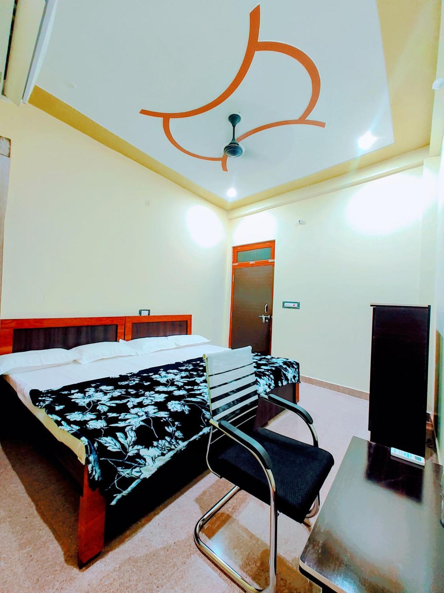 Hotel Raghukul Ayodhya Ngoại thất bức ảnh